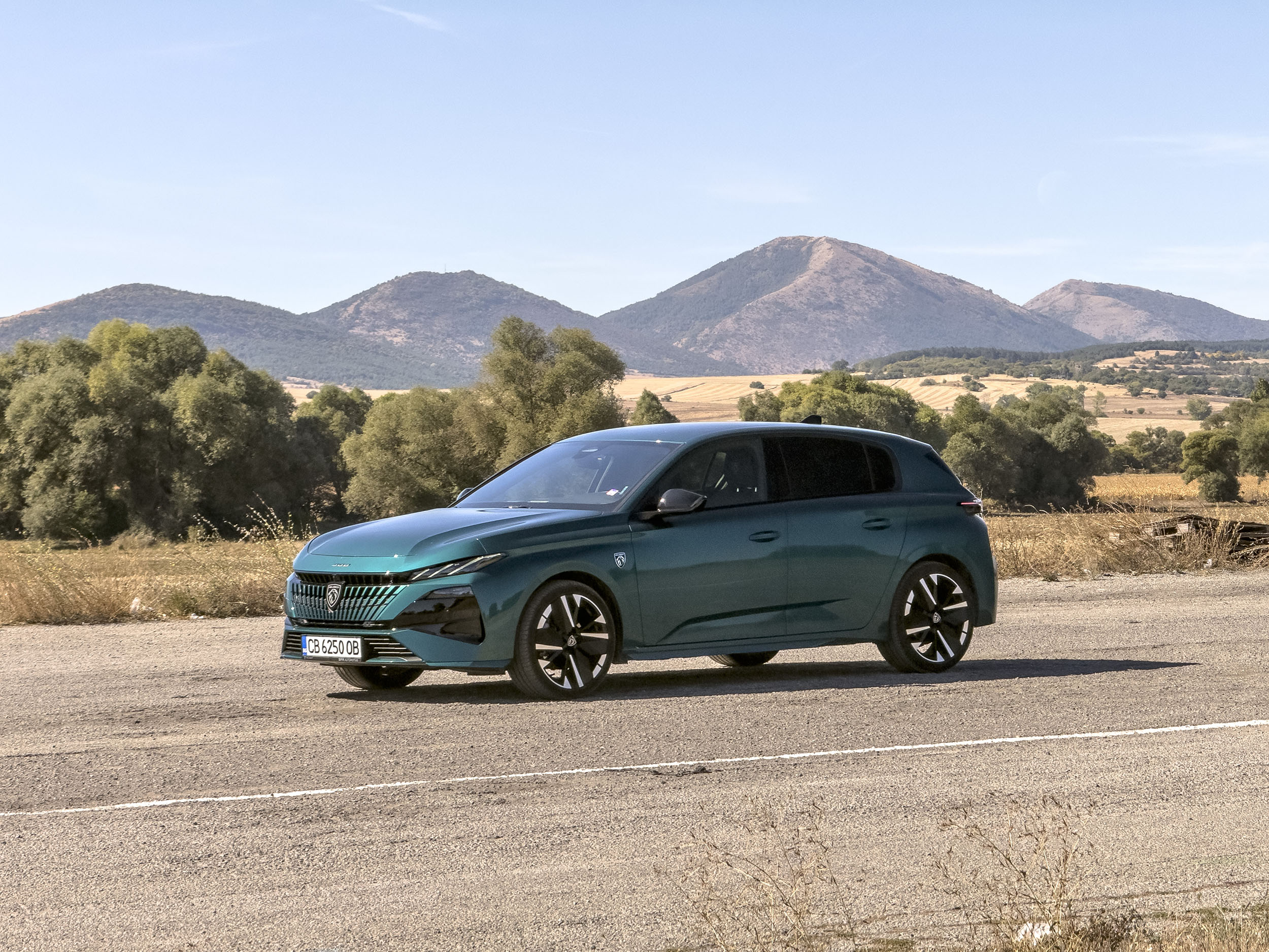 Peugeot 308 Hybrid GT – Ново лице и познат чар | тест